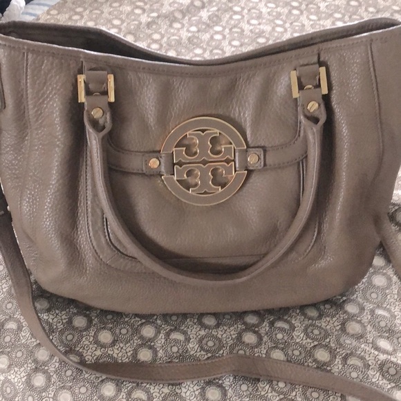 Tory Burch Handbags - Tori Burch “Amanda” Hobo/Satchel handbag